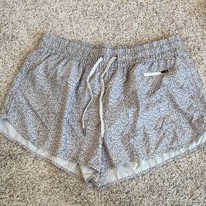 Vuori | Shorts | Vuori Halo
Boxy Short In Heathered